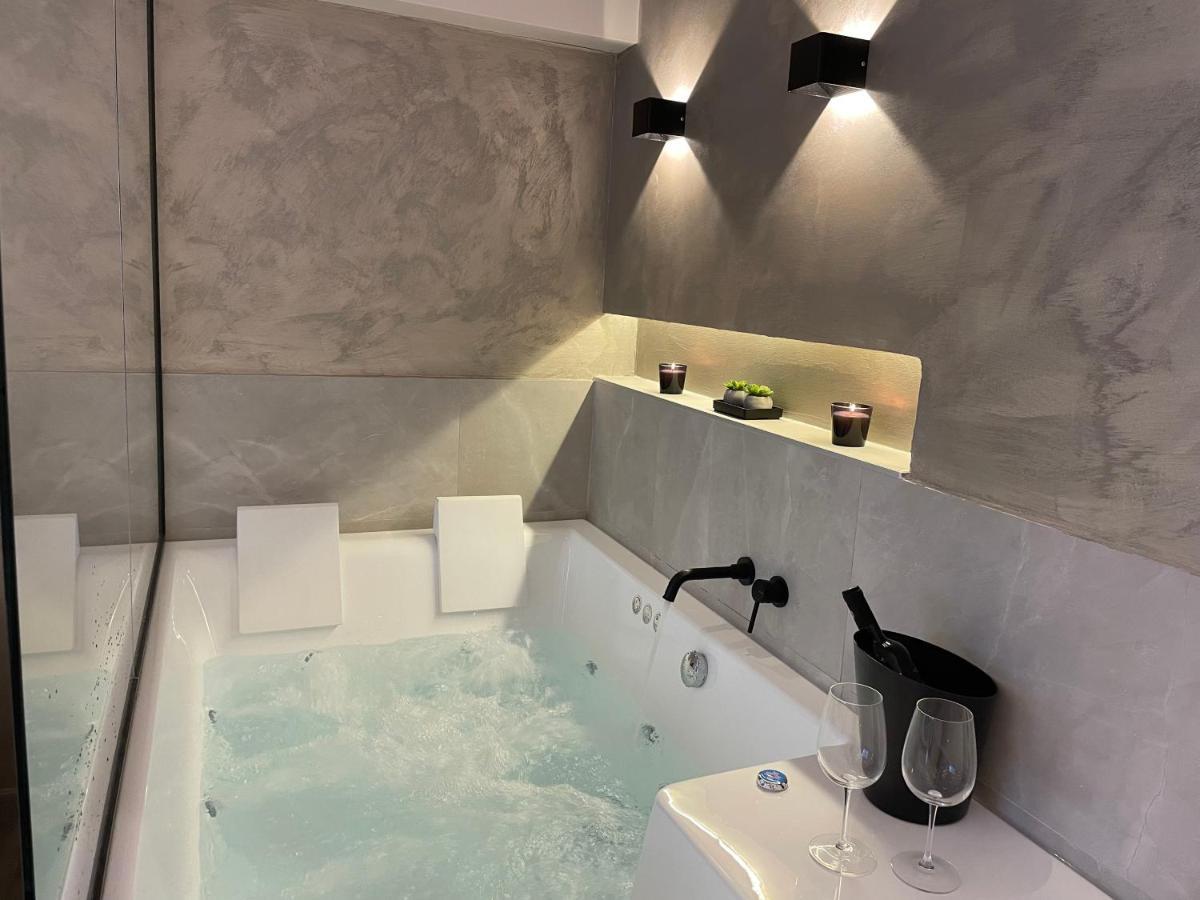 Jacuzzi Suite Ladadika سالونيك المظهر الخارجي الصورة