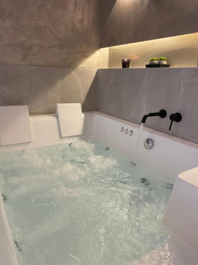 Jacuzzi Suite Ladadika سالونيك المظهر الخارجي الصورة